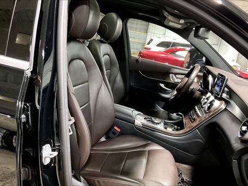Used 2018 Mercedes-Benz GLC 300 4MATIC image 7