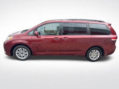 Used 2013 Toyota Sienna XLE FWD image 4