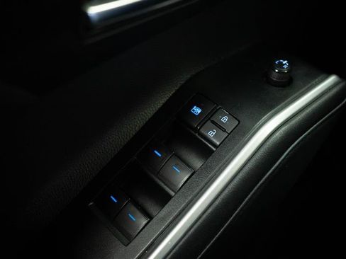 Used 2022 Toyota Highlander XLE FWD image 29