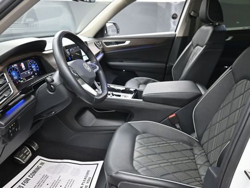 Used 2024 Volkswagen Atlas SEL Premium R-Line image 17