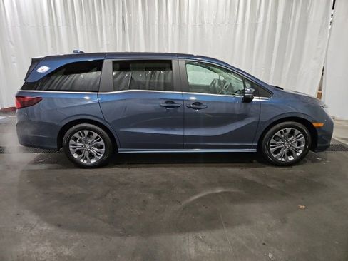 New 2026 Honda Odyssey Touring image 2