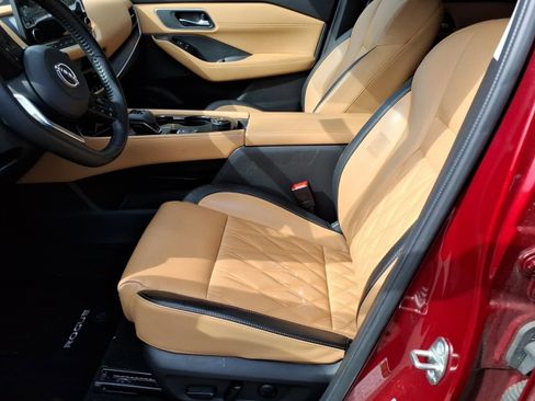 Used 2023 Nissan Rogue Platinum image 11