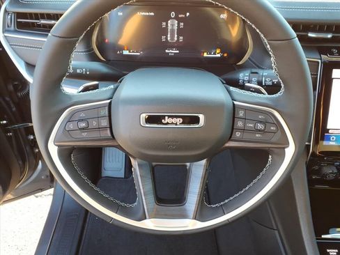 New 2025 Jeep Grand Cherokee Limited image 22