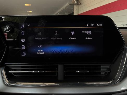 Used 2025 Chevrolet Trax LT FWD image 27