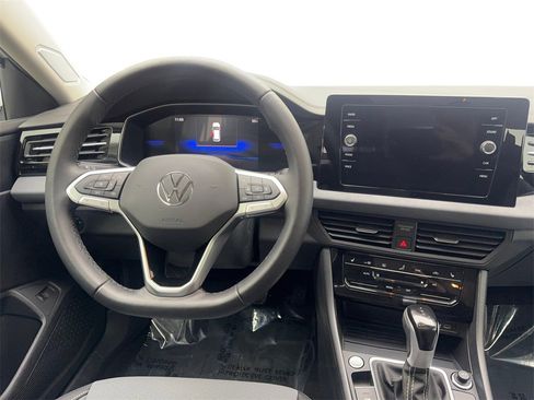 Used 2025 Volkswagen Jetta SE w/ Sunroof Package image 52