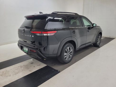 Used 2022 Nissan Pathfinder SV image 9