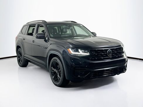 Used 2022 Volkswagen Atlas SEL R-Line image 3