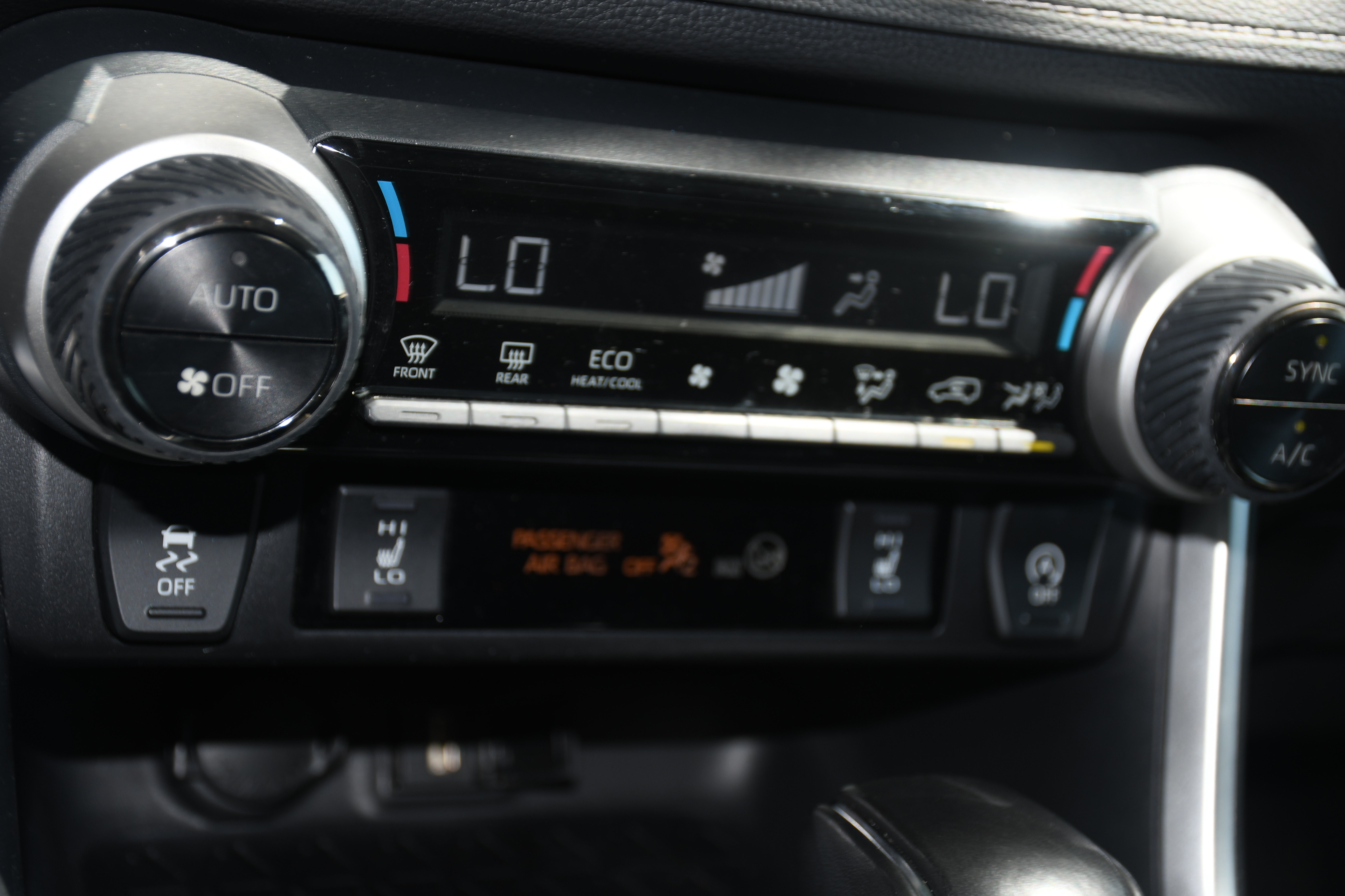 Used 2022 Toyota RAV4 XLE Premium FWD image 17