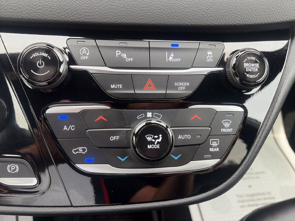 Used 2026 Chrysler Pacifica Select FWD image 18