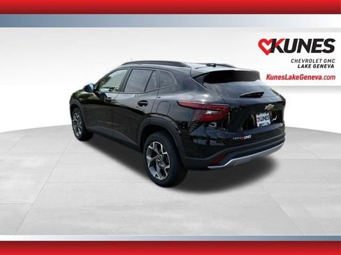 Used 2025 Chevrolet Trax LT FWD image 9