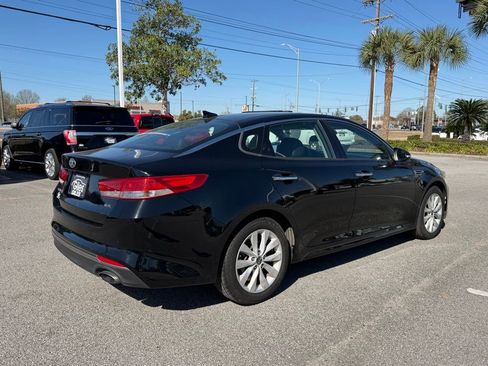 Used 2017 Kia Optima EX w/ Premium Package image 4