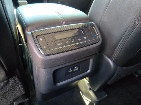 Used 2023 Nissan Pathfinder SL FWD image 16