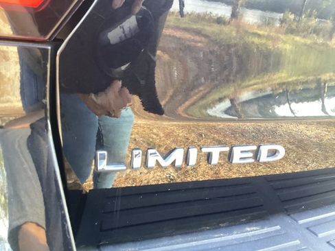 Used 2023 Ford Expedition Limited image 9