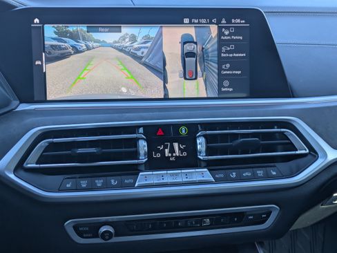 Used 2022 BMW X7 xDrive40i w/ M Sport Package AWD/4WD image 33