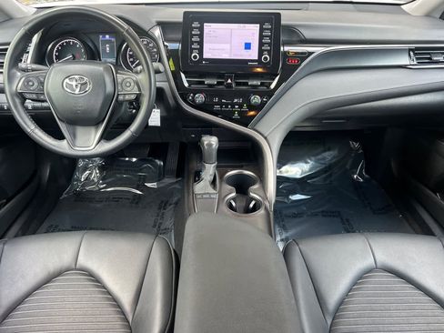 Used 2024 Toyota Camry SE FWD image 3