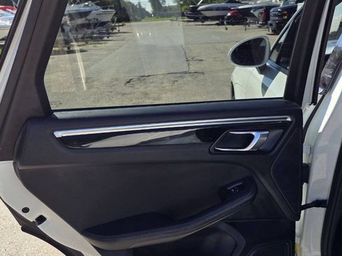 Used 2018 Porsche Macan AWD/4WD image 14