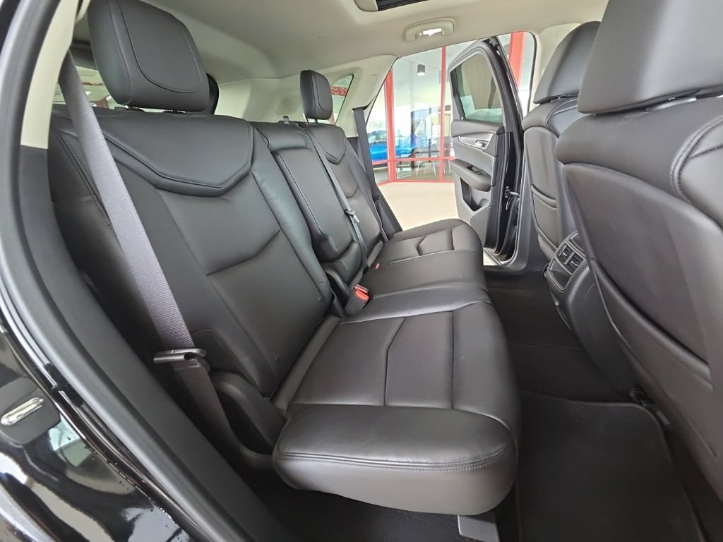 Used 2017 Cadillac XT5 Luxury w/ Driver Awareness Package FWD image 18