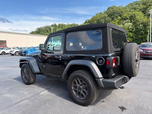 Used 2024 Jeep Wrangler Sport S image 7