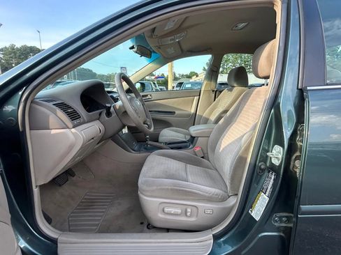 Used 2005 Toyota Camry LE FWD image 11