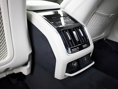 Certified 2025 Volvo S90 B6 Ultra image 19