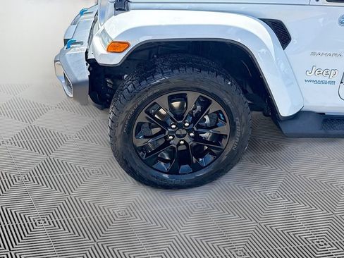 Used 2022 Jeep Wrangler Unlimited Sahara w/ Cold Weather Group AWD/4WD image 35