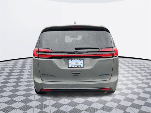 Used 2022 Chrysler Pacifica Touring-L w/ S Appearance Package image 5
