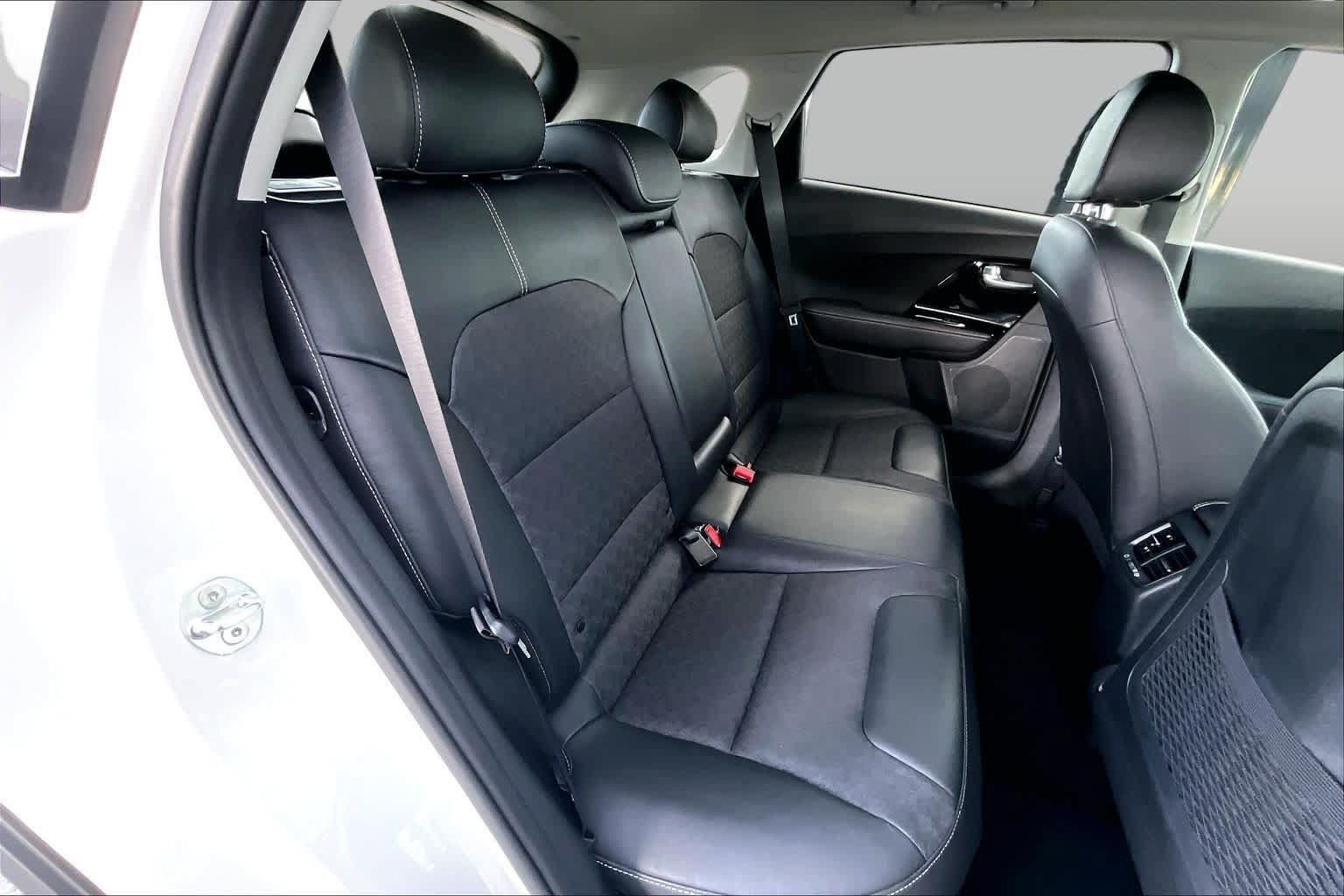 Used 2020 Kia Niro Touring FWD image 20