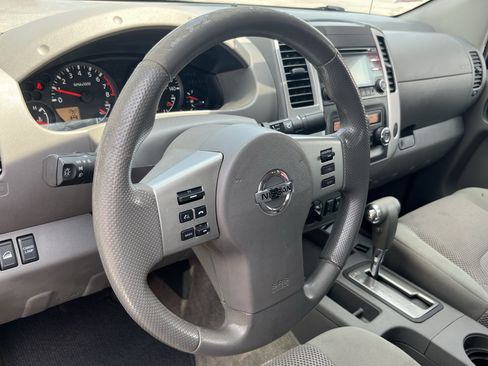 Used 2014 Nissan Frontier SV w/ SV Value Truck Package AWD/4WD image 23