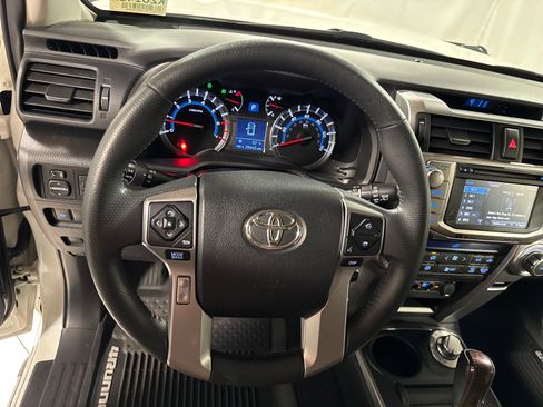 Used 2018 Toyota 4Runner Limited AWD/4WD image 19