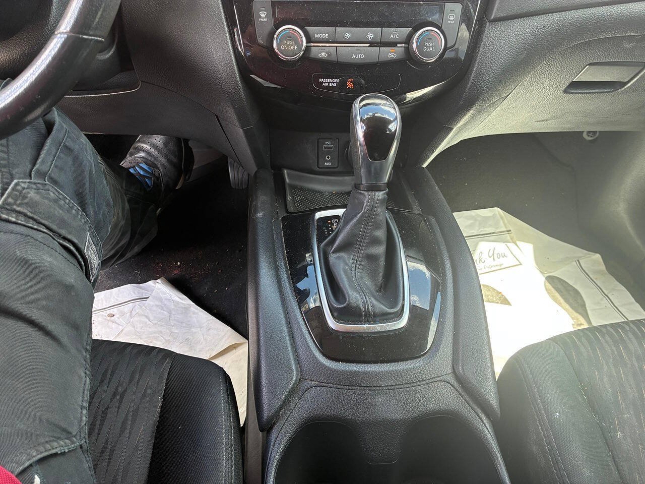 Used 2017 Nissan Rogue SV w/ Sun & Sound Touring Package FWD image 8