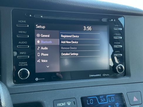 Used 2018 Toyota Sienna LE w/ Carpet Mat Package FWD image 26