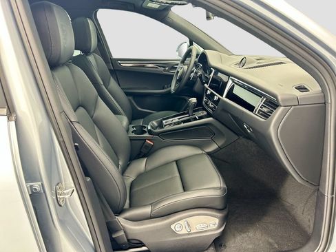 Used 2026 Porsche Macan AWD/4WD image 21