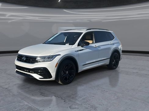 Used 2024 Volkswagen Tiguan SE R-Line FWD image 3