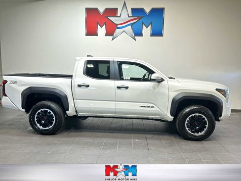 Used 2024 Toyota Tacoma TRD Off-Road AWD/4WD image 1