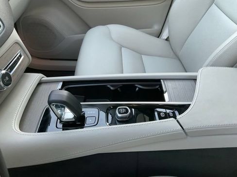 Certified 2024 Volvo XC90 B6 Plus w/ Protection Package Premier AWD/4WD image 16