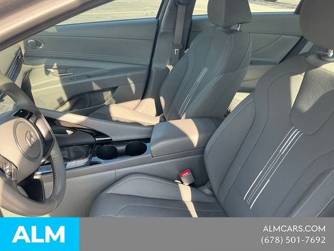 Used 2025 Hyundai Elantra SEL FWD image 10