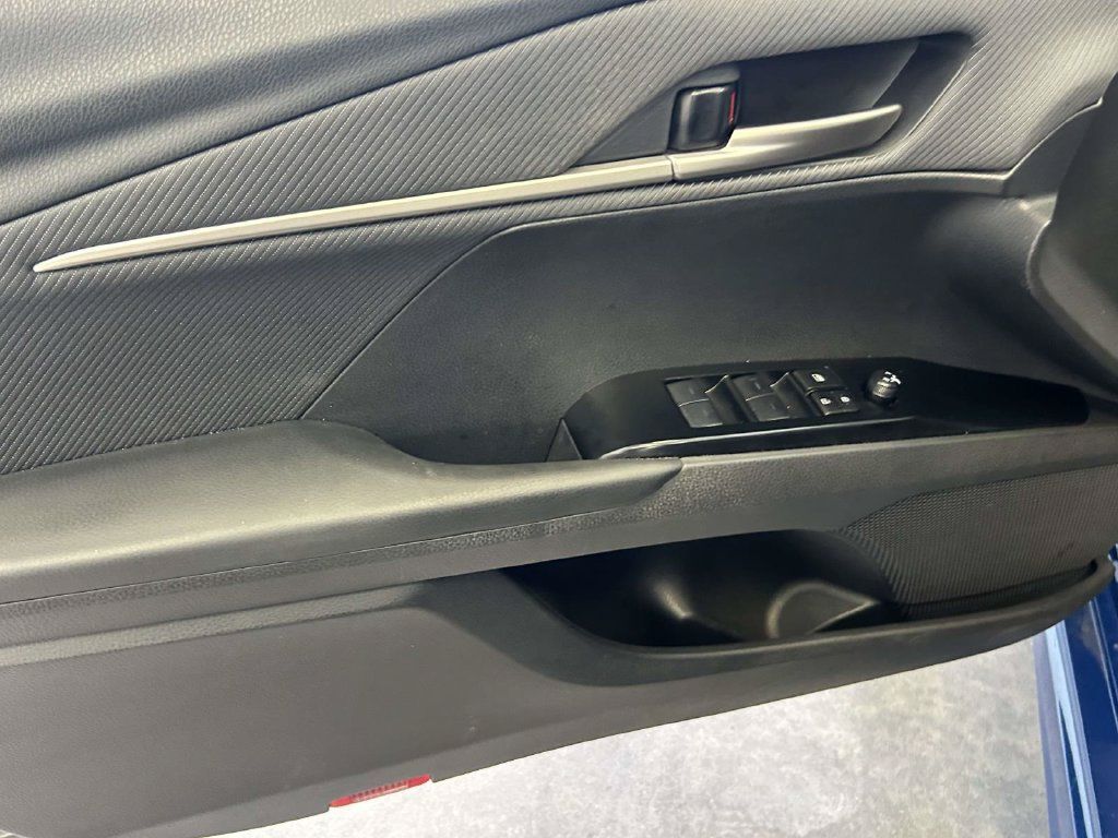 Used 2025 Toyota Camry SE FWD image 16