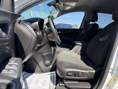 Used 2018 Chevrolet Equinox LT FWD image 8