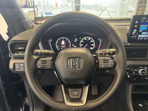 Used 2025 Honda Pilot TrailSport image 18