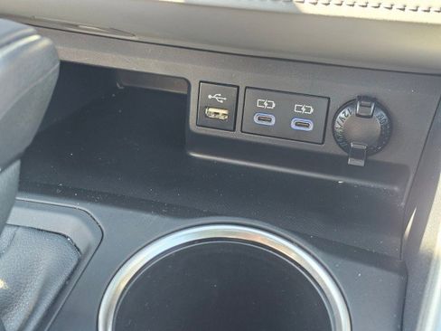 Used 2022 Toyota Highlander XLE AWD/4WD image 38