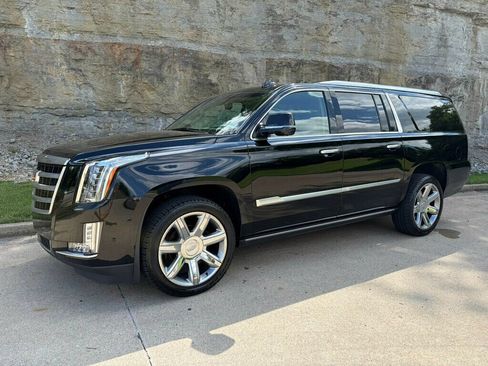 Used 2019 Cadillac Escalade ESV Premium Luxury AWD/4WD image 8