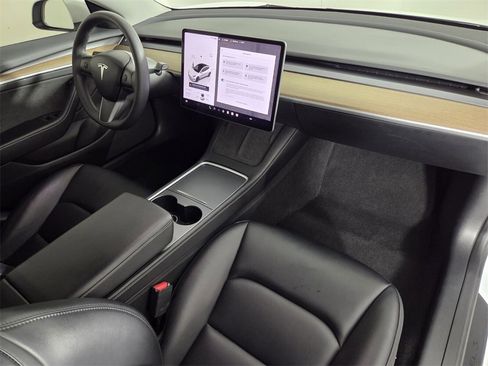 Used 2023 Tesla Model 3 Standard Range image 32