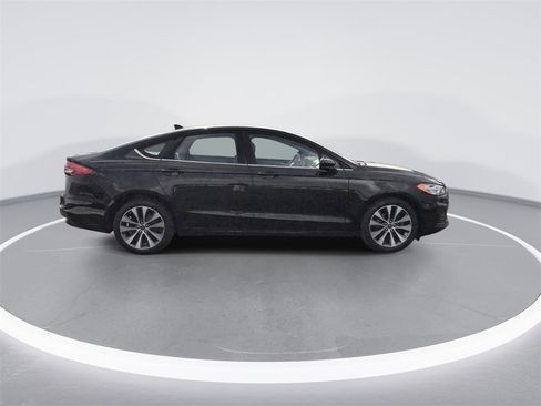 Used 2020 Ford Fusion SE image 9