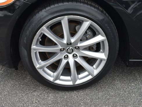 Used 2013 Jaguar XJ image 43