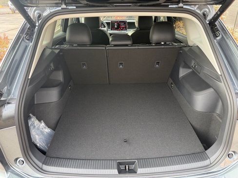 New 2026 Volkswagen Tiguan SE FWD image 16