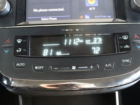 Used 2017 Toyota Avalon XLE image 35