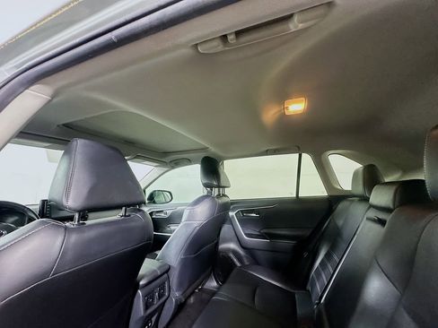 Used 2019 Toyota RAV4 XLE Premium image 12