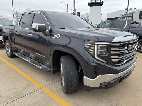 Used 2022 GMC Sierra 1500 SLT w/ SLT Premium Package image 2
