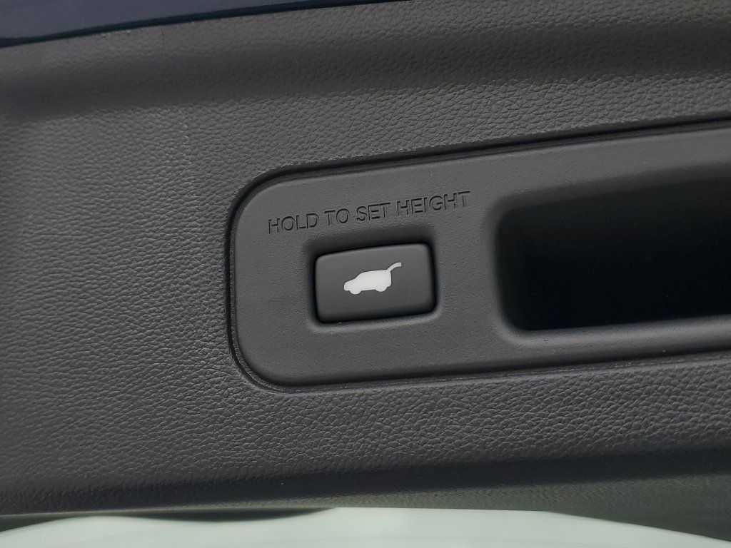 Certified 2026 Acura MDX w/ Technology Package FWD image 10