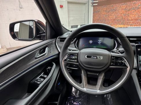 Used 2024 Jeep Grand Cherokee Overland w/ Luxury Tech Group IV image 13